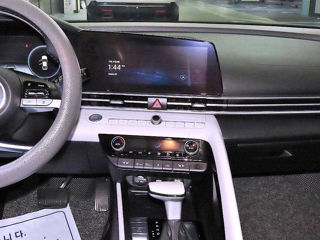 HYUNDAI Avante - Vista 11