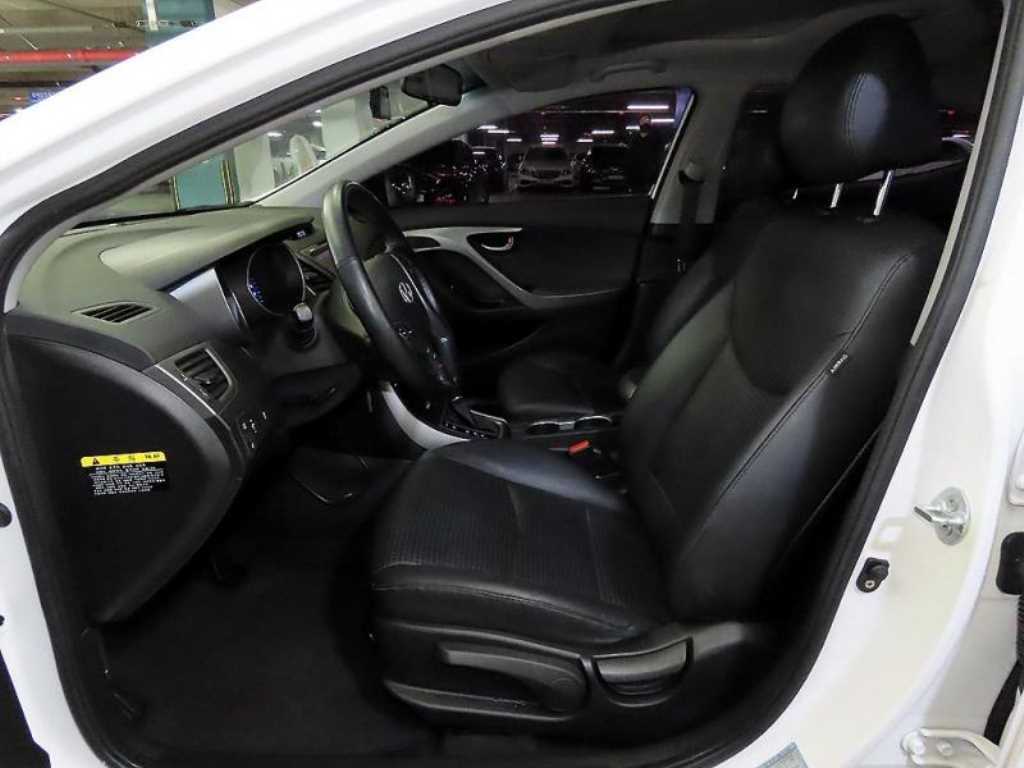 HYUNDAI Avante - Vista 6