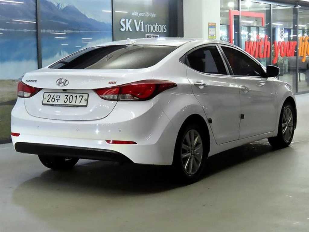 HYUNDAI Avante - Vista 4