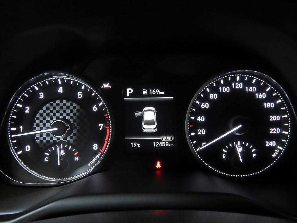 HYUNDAI Avante - Vista 9