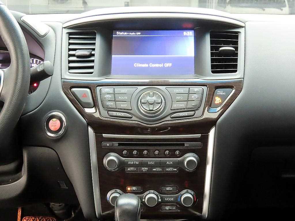 Nissan Pathfinder - Vista 9