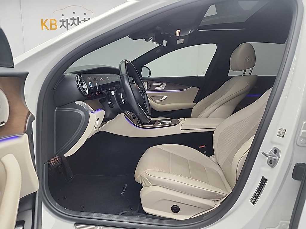 Mercedes Benz E class - Vista 11