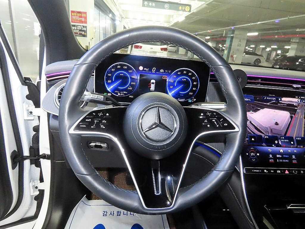 Mercedes Benz EQS - Vista 8