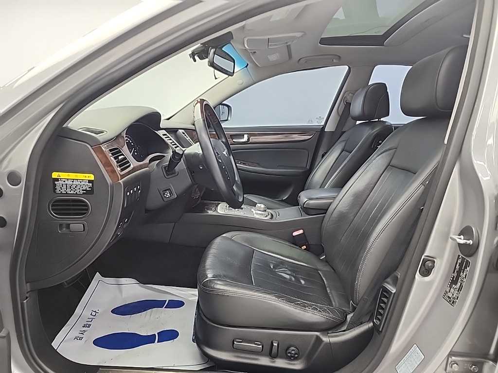 HYUNDAI Genesis - Vista 11