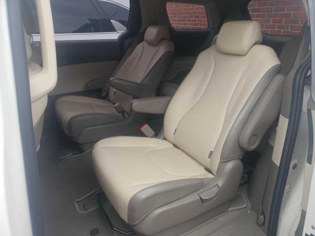 KIA Carnival - Vista 5