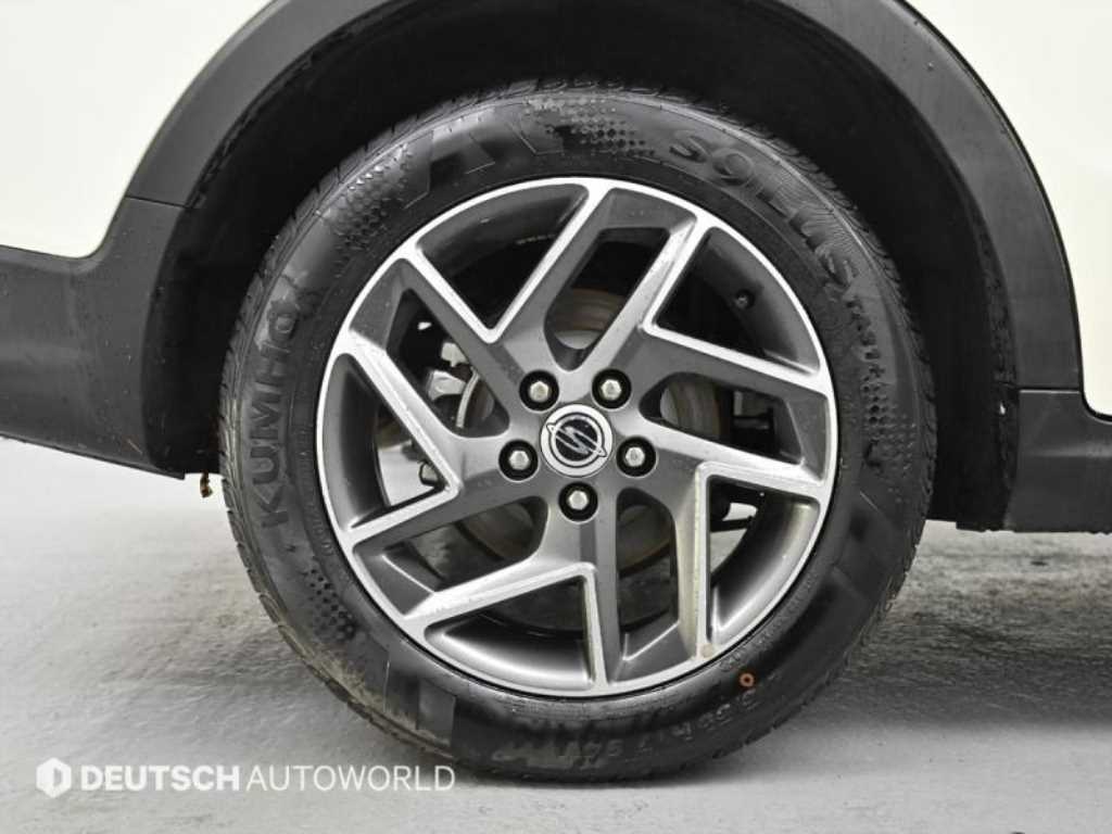 Ssangyong Tivoli - Vista 5