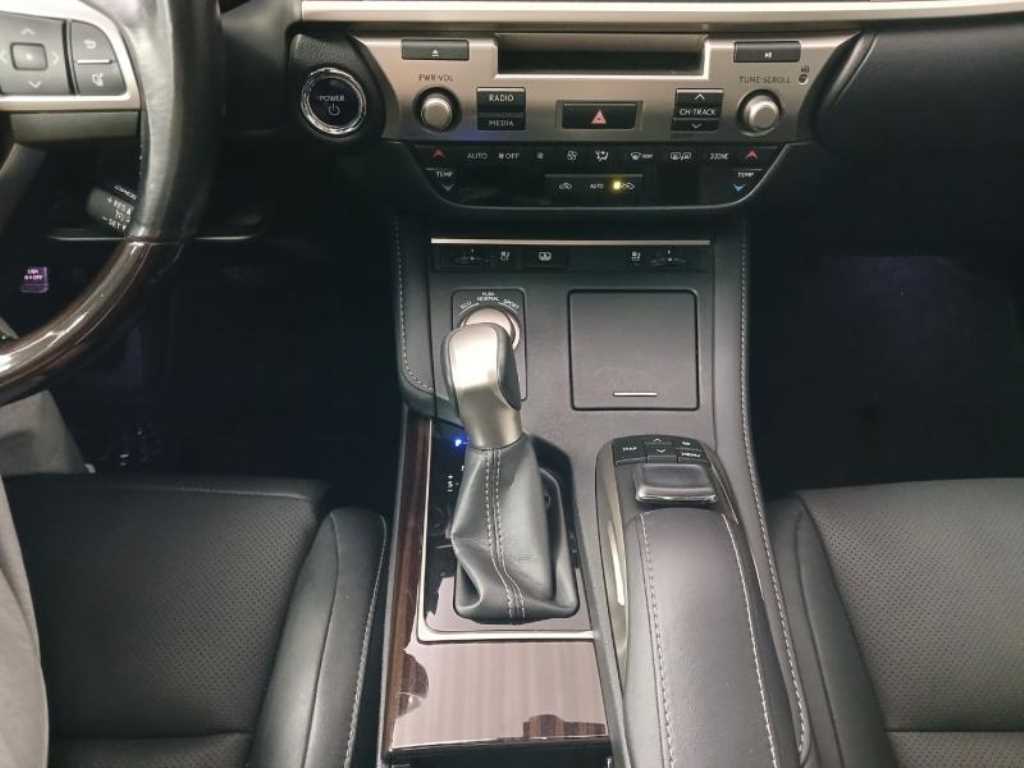 Lexus ES 2017 Gold color - Importación desde Corea - HF Imports Iquique - Foto 15