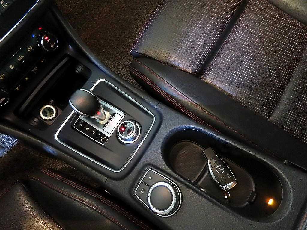 Mercedes Benz GLA Class - Vista 12