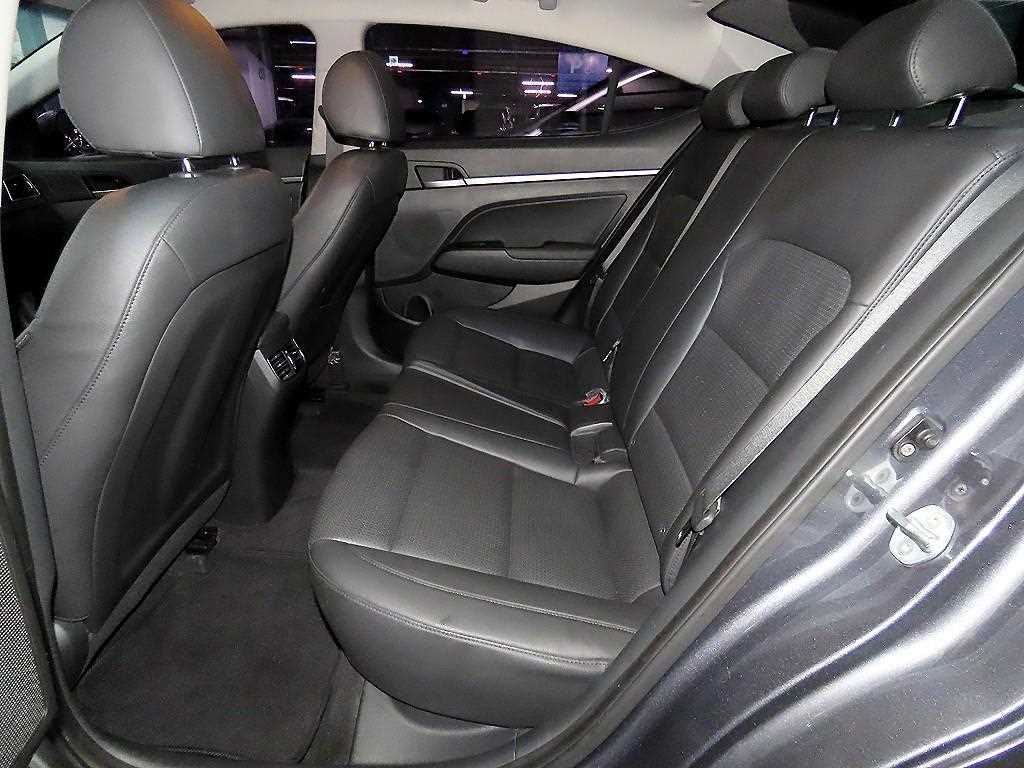 HYUNDAI Avante - Vista 7