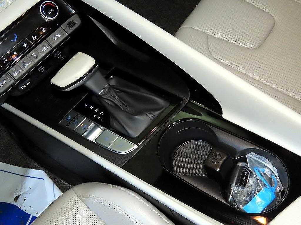 HYUNDAI Avante - Vista 12