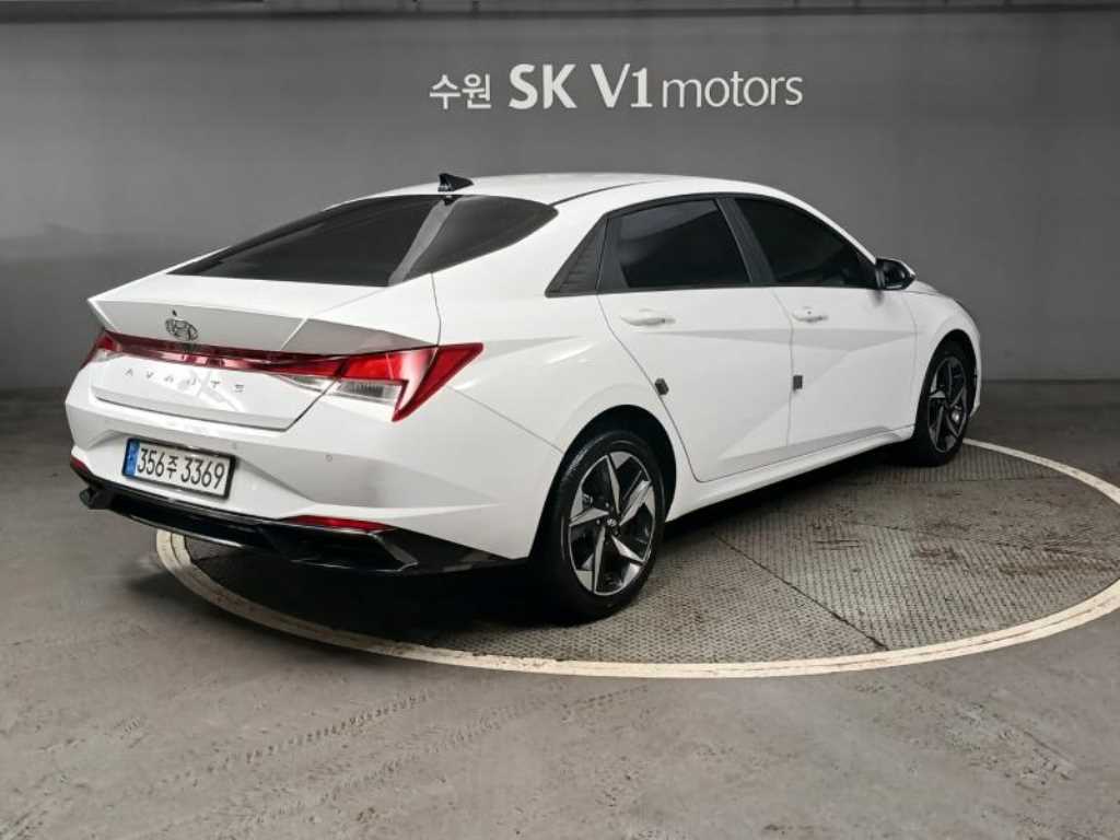 HYUNDAI Avante - Vista 4