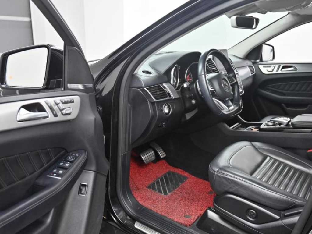 Mercedes Benz GLE Class - Vista 11