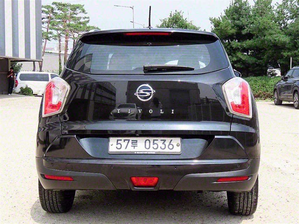 Ssangyong Tivoli - Vista 4