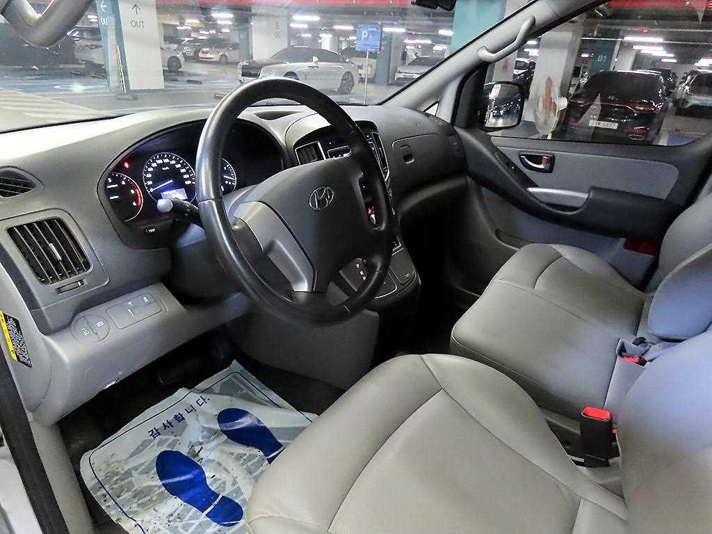 HYUNDAI Starex - Vista 10