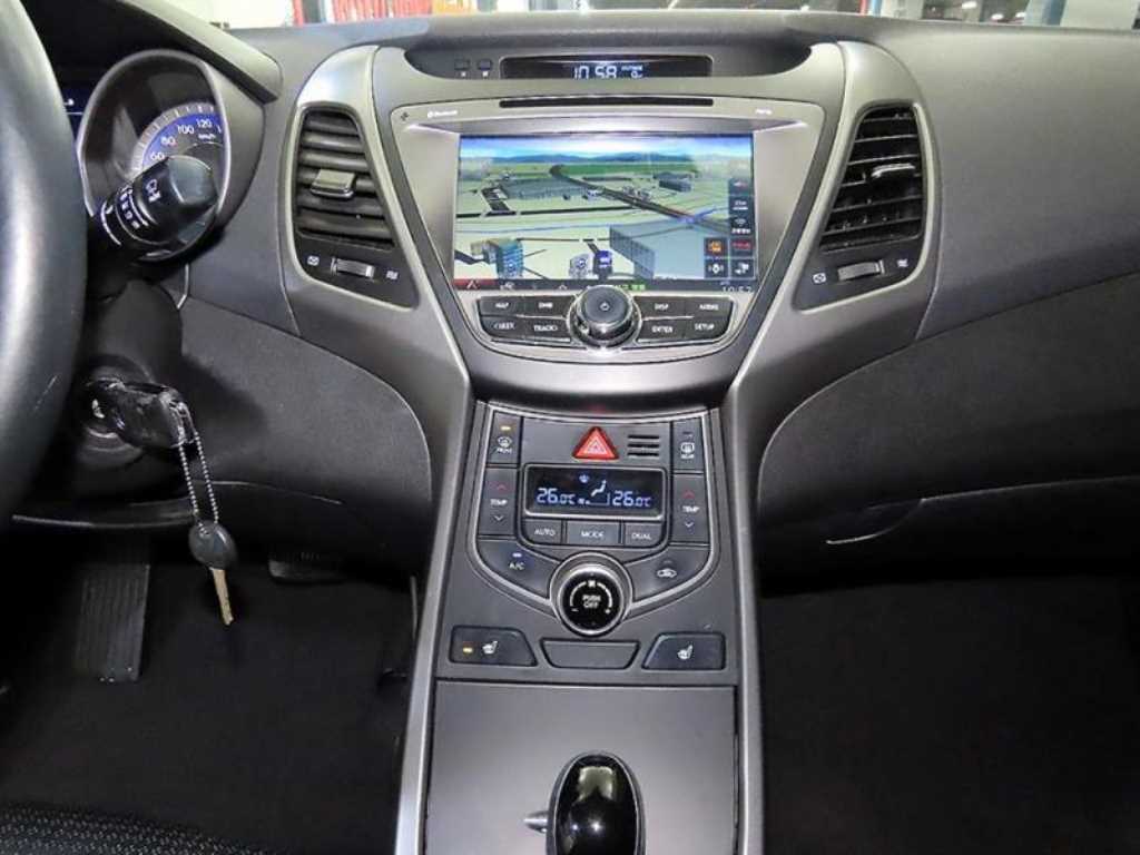 HYUNDAI Avante - Vista 11