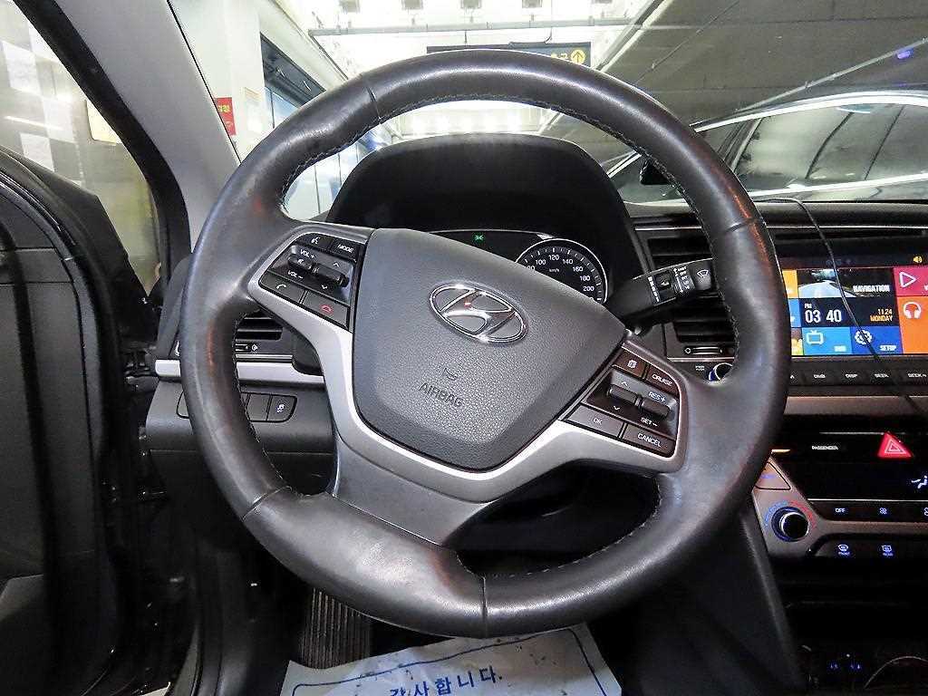 HYUNDAI Avante - Vista 8