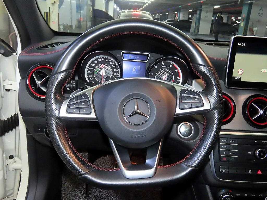 Mercedes Benz GLA Class - Vista 8