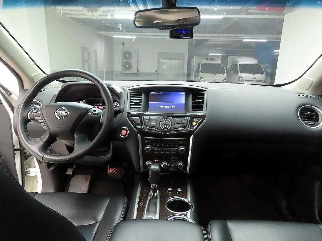 Nissan Pathfinder - Vista 8