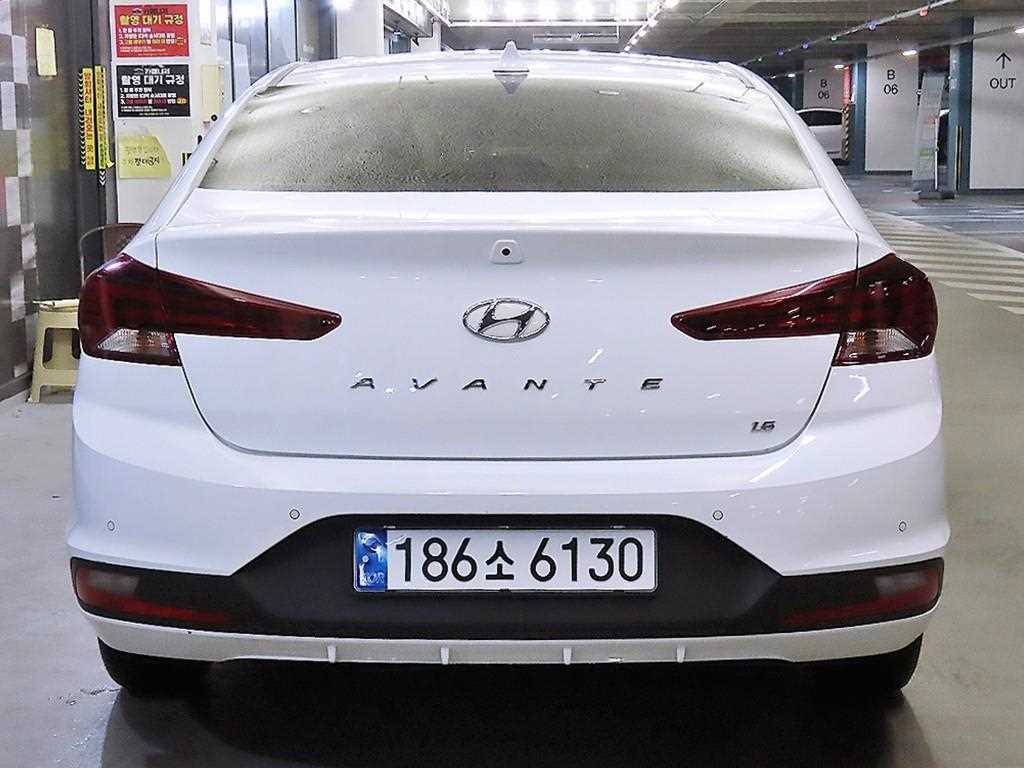 HYUNDAI Avante - Vista 5