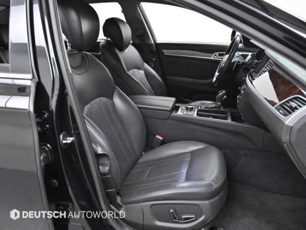 HYUNDAI Genesis - Vista 10