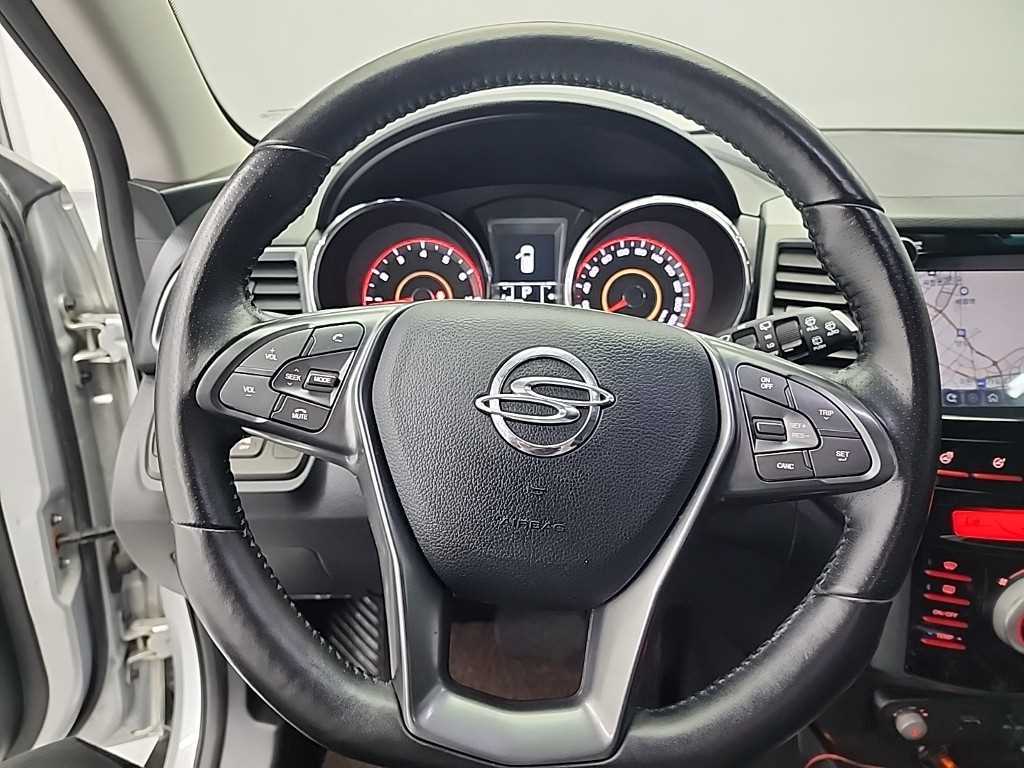 Ssangyong Tivoli - Vista 9