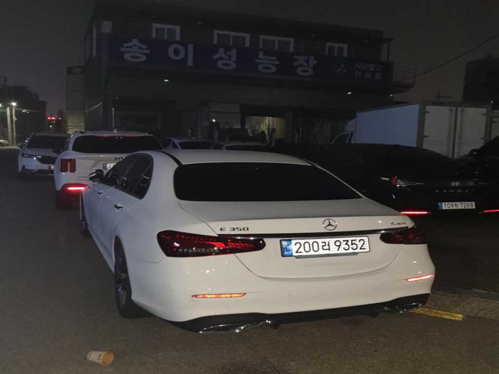 Mercedes Benz E class - Vista 3