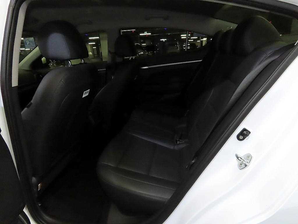 HYUNDAI Avante - Vista 7