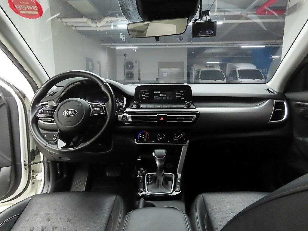 KIA Seltos - Vista 8