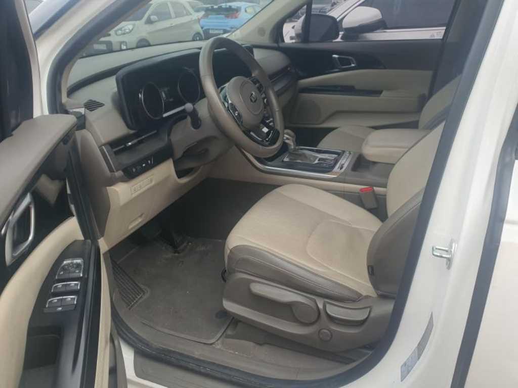 KIA Carnival - Vista 4