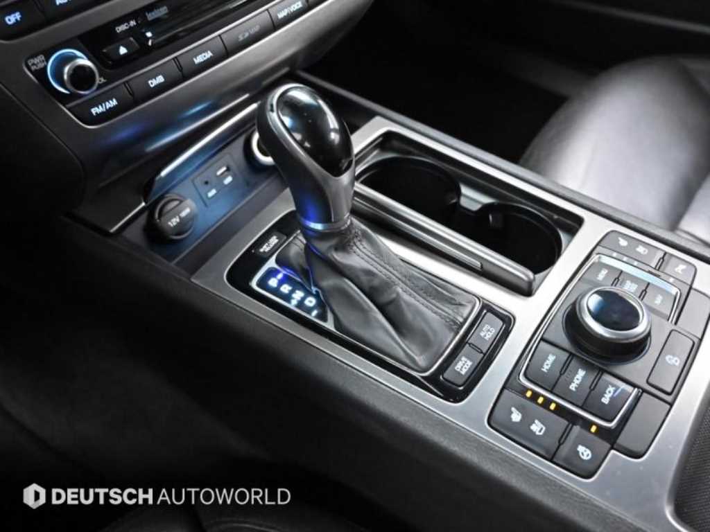 HYUNDAI Genesis - Vista 9