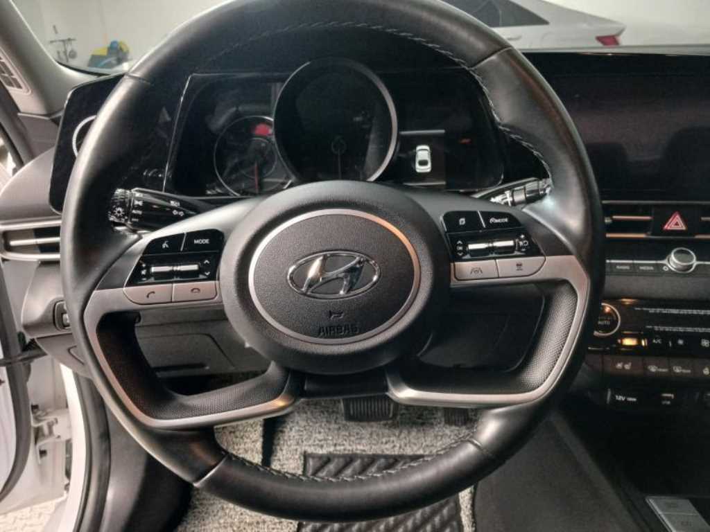 HYUNDAI Avante - Vista 9