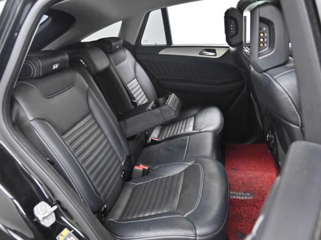 Mercedes Benz GLE Class - Vista 12