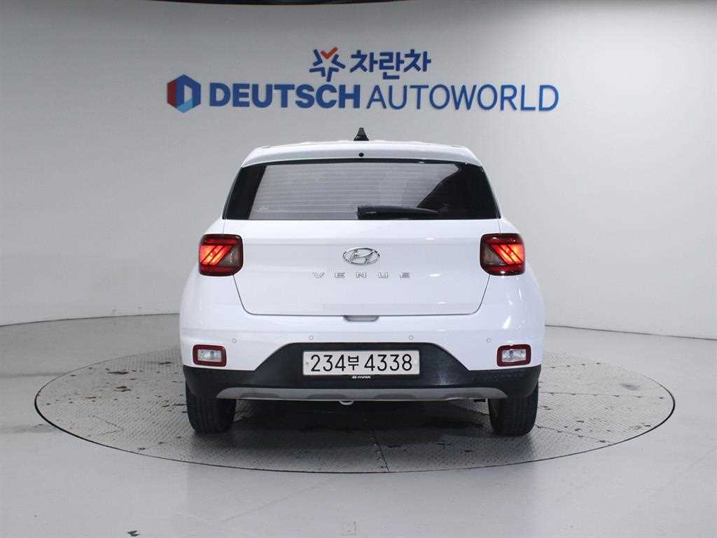 HYUNDAI Venue - Vista 4