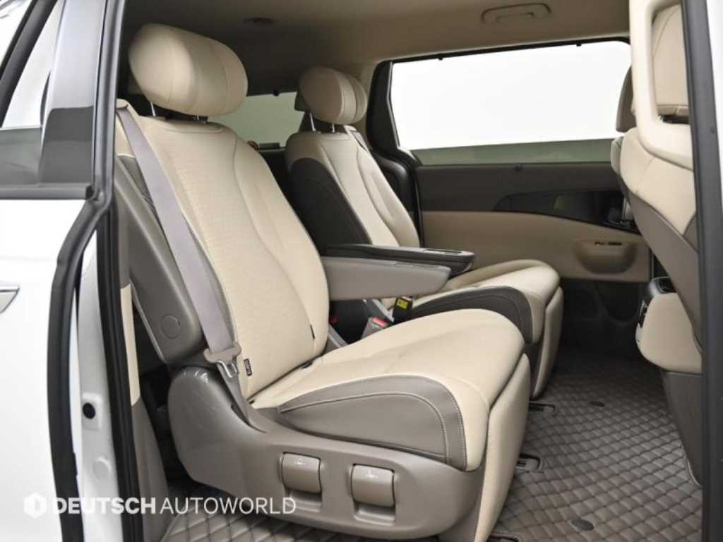 KIA Carnival - Vista 12
