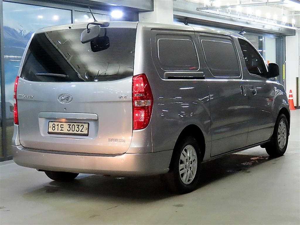 HYUNDAI Starex - Vista 4