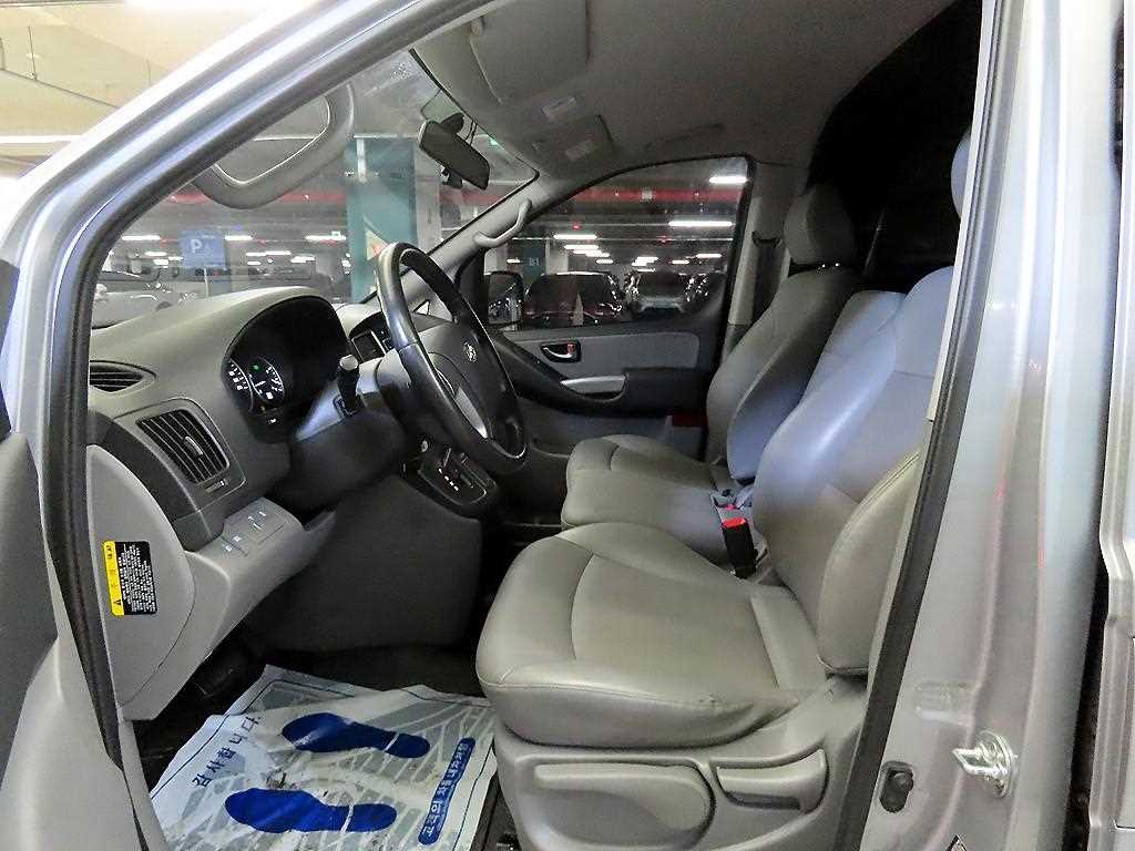 HYUNDAI Starex - Vista 6