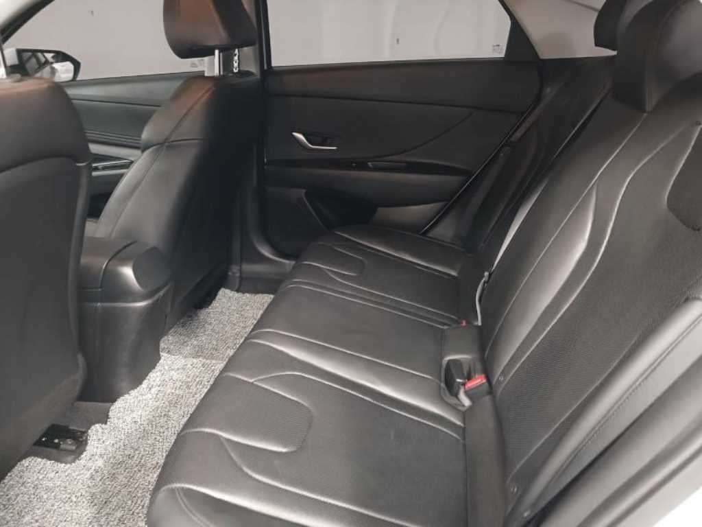 HYUNDAI Avante - Vista 8