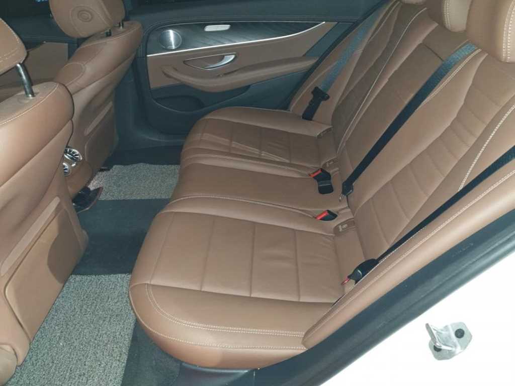 Mercedes Benz E class - Vista 6