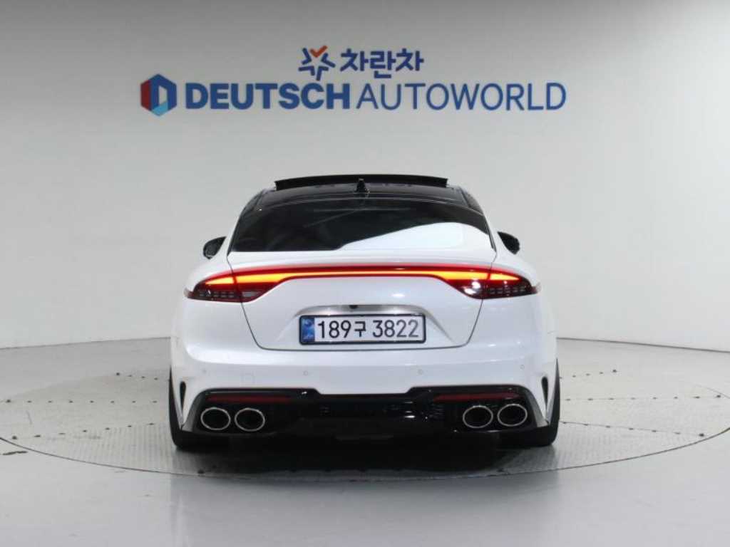 KIA Stinger - Vista 4