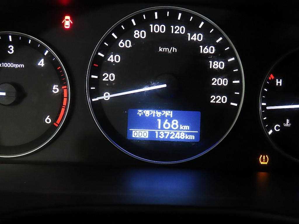 HYUNDAI Starex - Vista 9