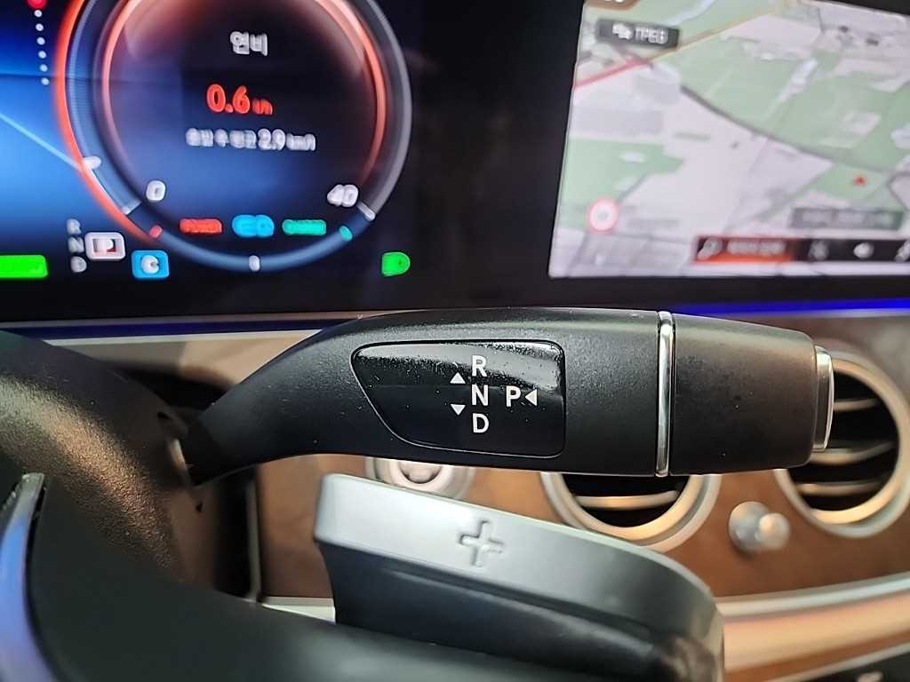 Mercedes Benz E class - Vista 8