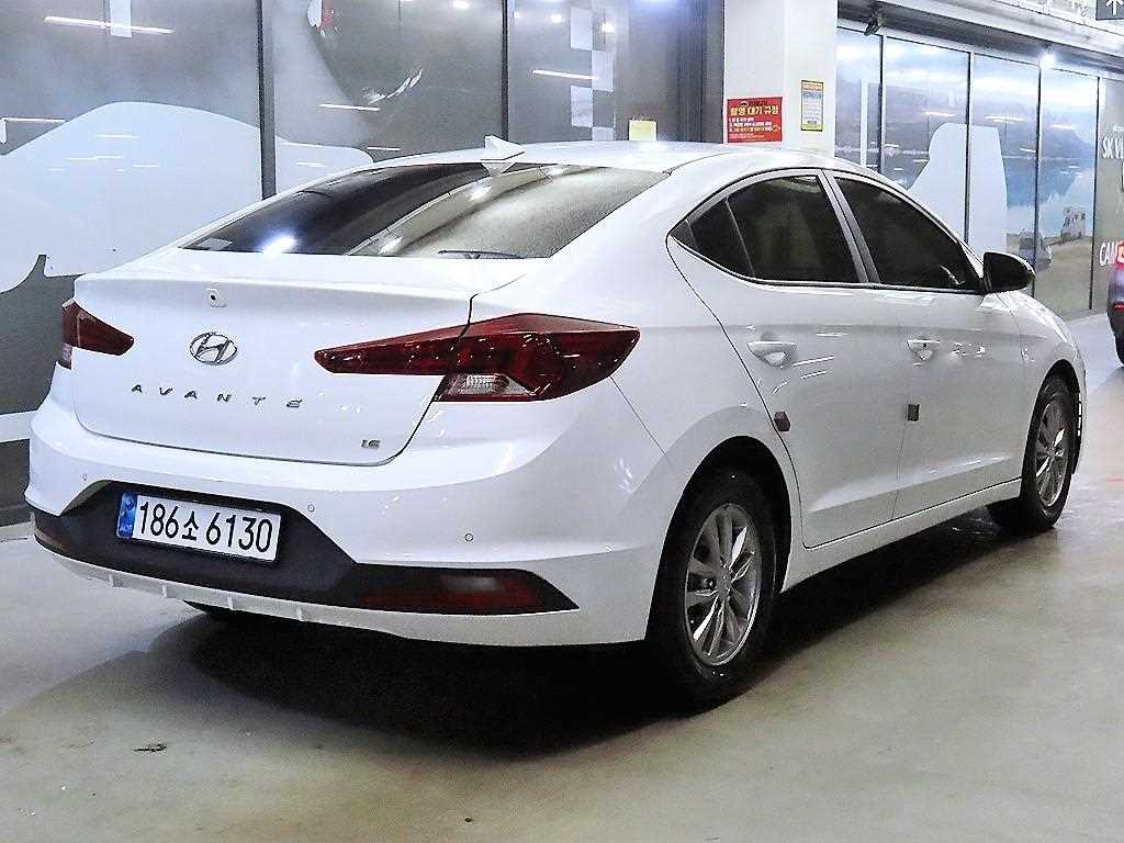 HYUNDAI Avante - Vista 4