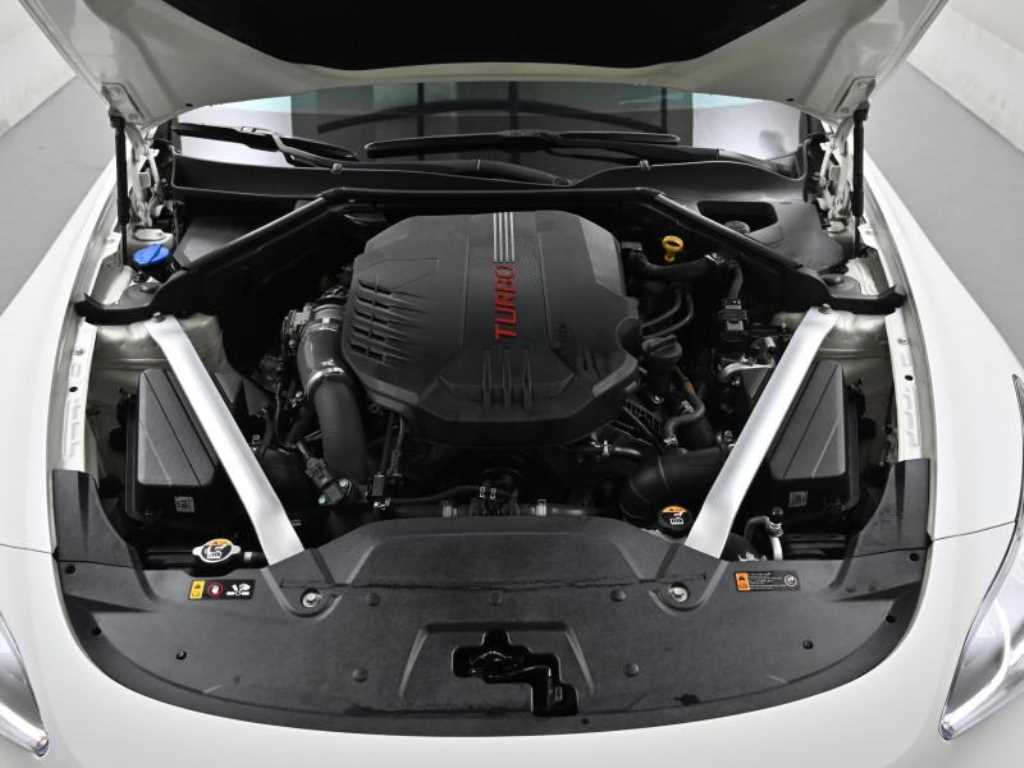 KIA Stinger - Vista 6