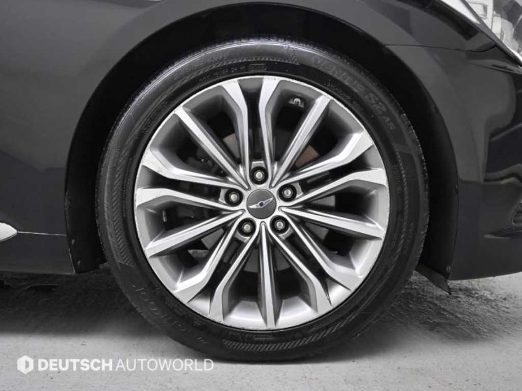 HYUNDAI Genesis - Vista 5