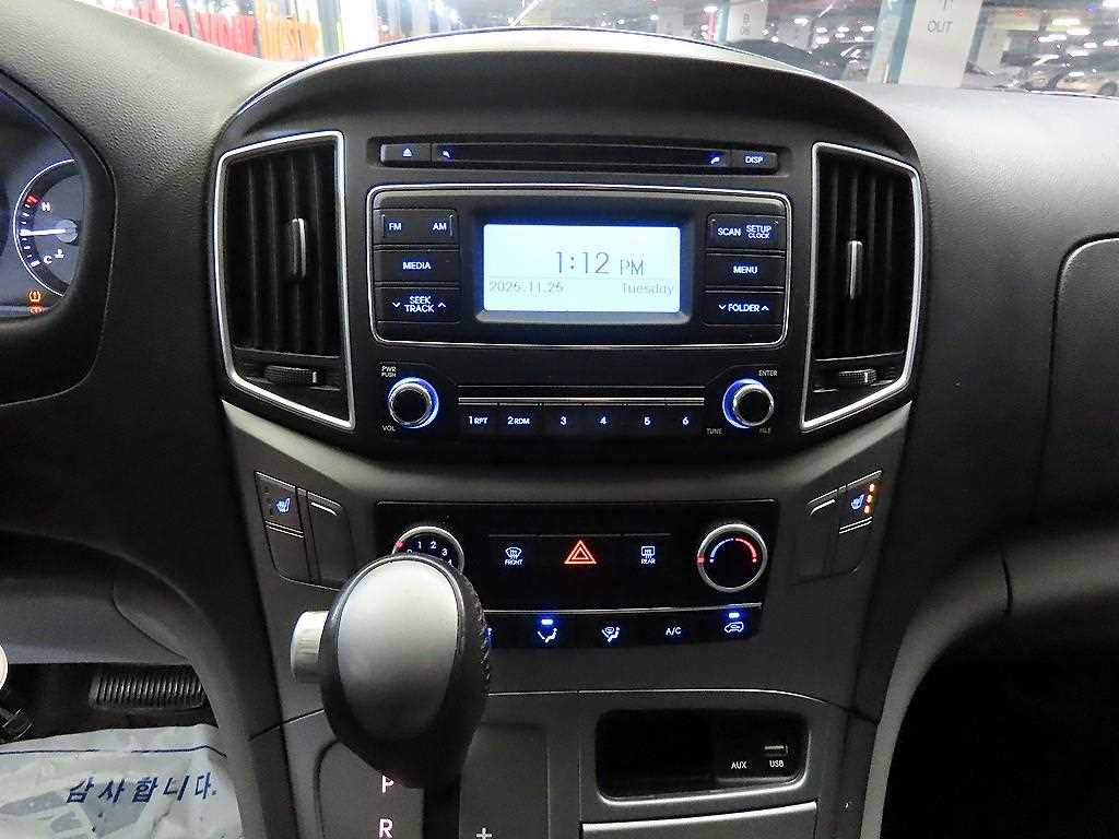 HYUNDAI Starex - Vista 11