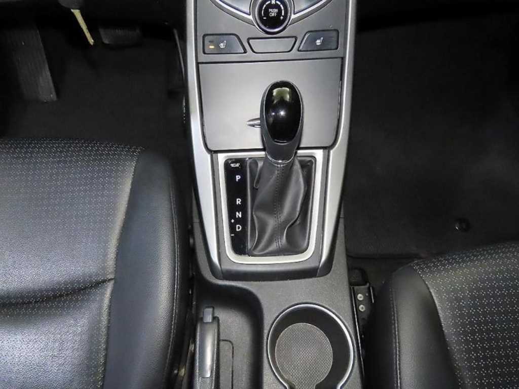 HYUNDAI Avante - Vista 12