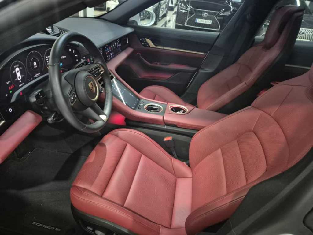 Porsche Taycan - Vista 5