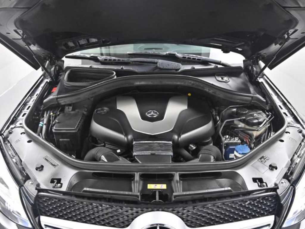 Mercedes Benz GLE Class - Vista 6