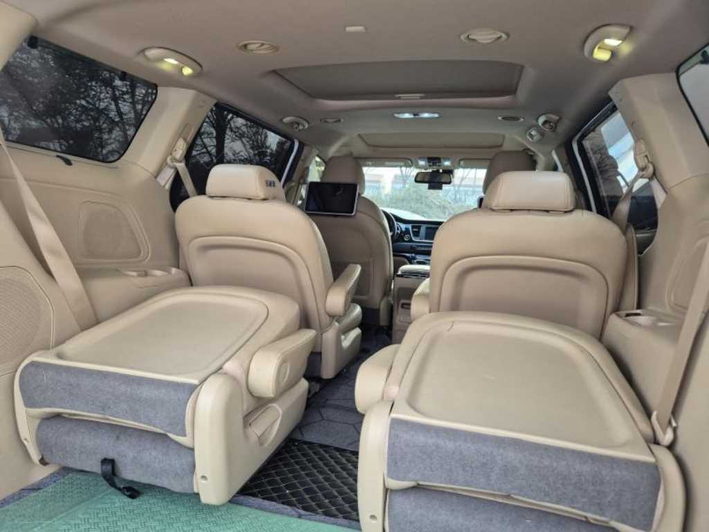 KIA Carnival - Vista 4