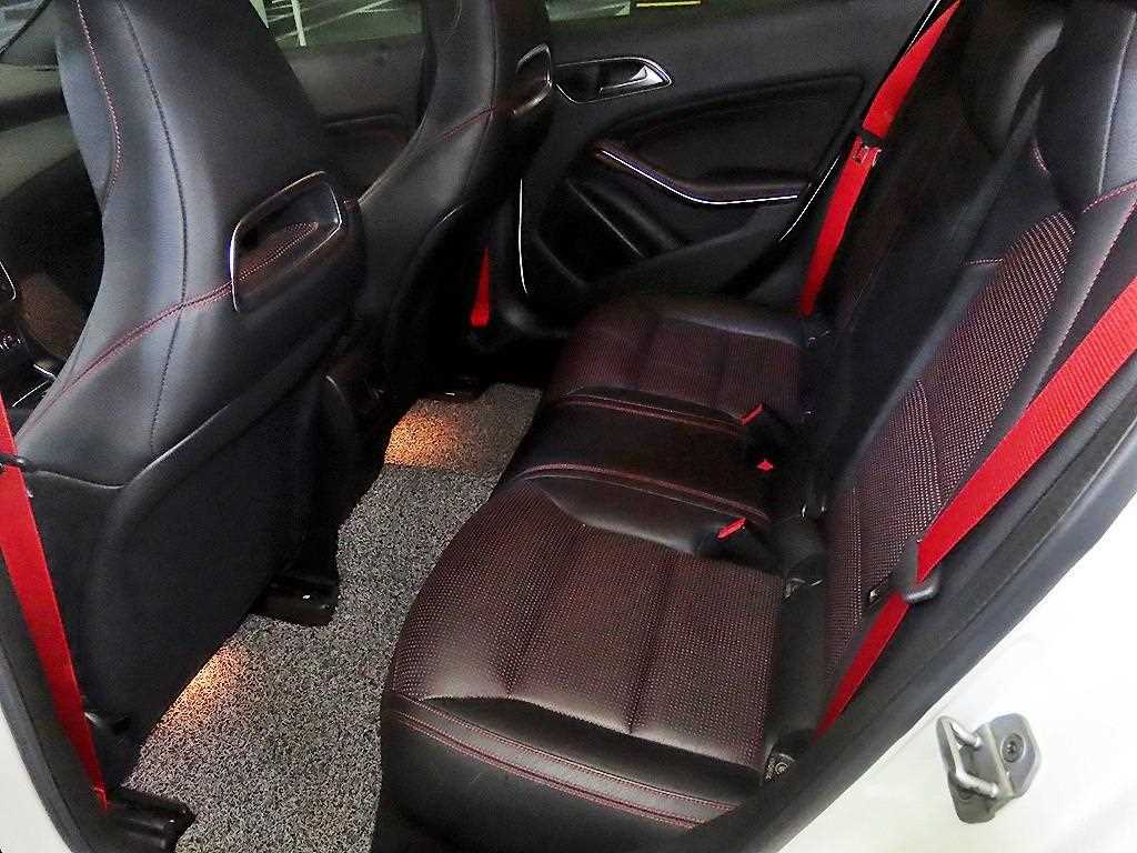 Mercedes Benz GLA Class - Vista 7